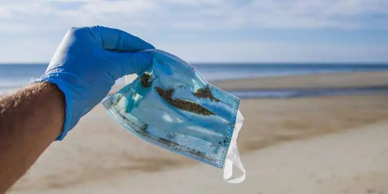 mascherine sulla spiaggia 3