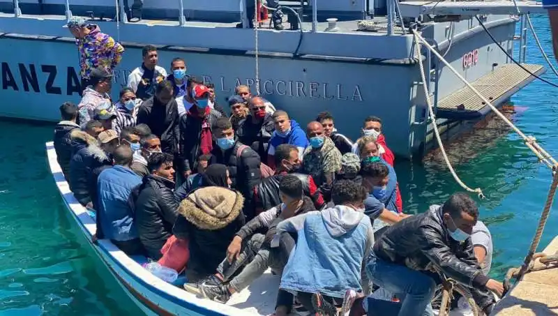 migranti lampedusa