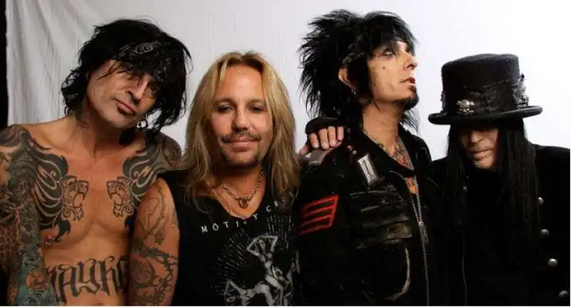 motley cure 3