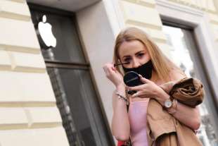 primo giorno di apertura apple store in via del corso a roma 3