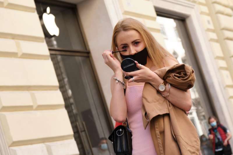 primo giorno di apertura apple store in via del corso a roma 4