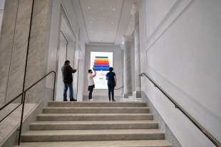 primo giorno di apertura apple store in via del corso a roma 5