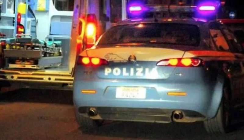 rissa a roma con i poliziotti