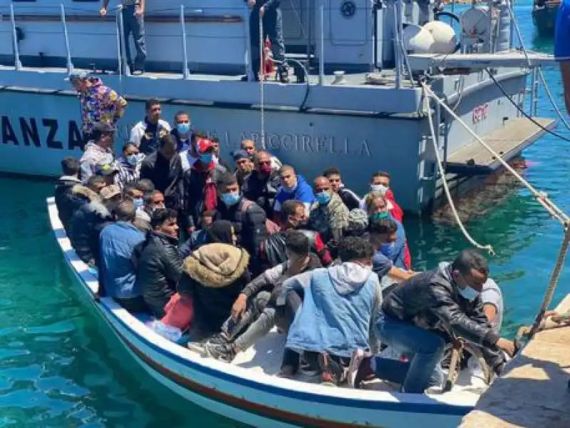 sbarco migranti lampedusa