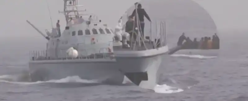 Sea Watch, persone picchiate e costrette a tornare indietro: ecco il video che mostra le violenze della guardia costiera libica