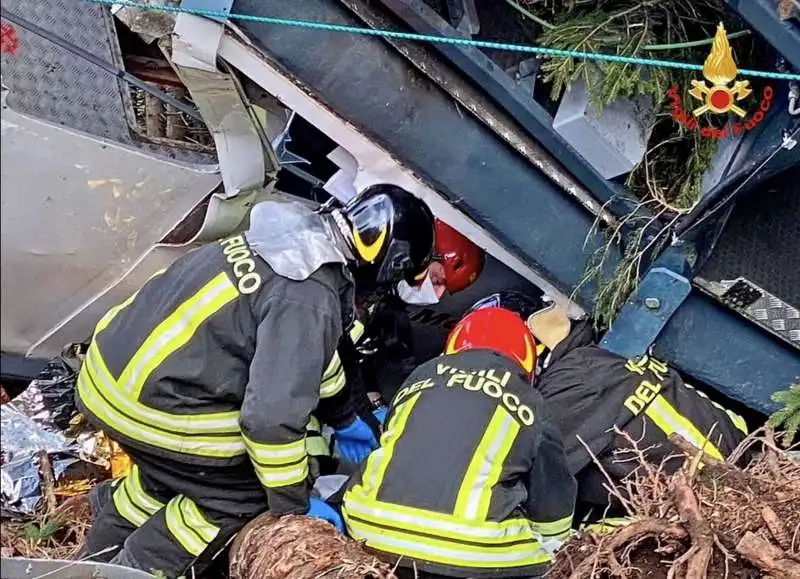 soccorsi alla funivia stresa mottarone 