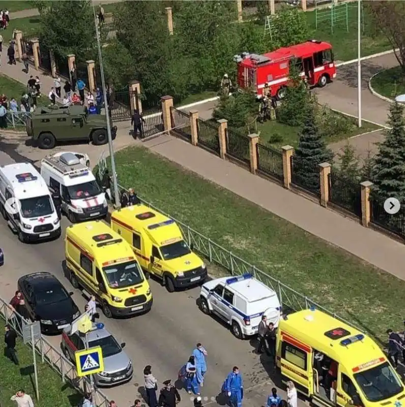 sparatoria in una scuola di kazan, russia 10