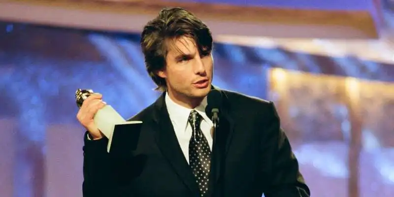 tom cruise restituisce i golden globe vinti