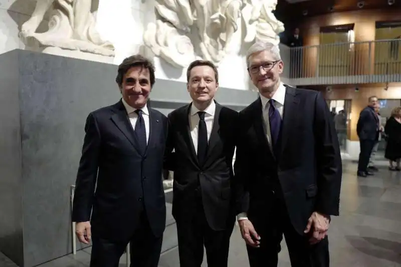 urbano cairo tim cook andrea ceccherini