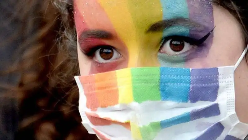 VIOLENZE IN FAMIGLIA CONTRO I GIOVANI LGBT