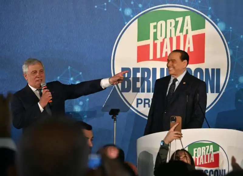 antonio tajani silvio berlusconi   convention di forza italia  