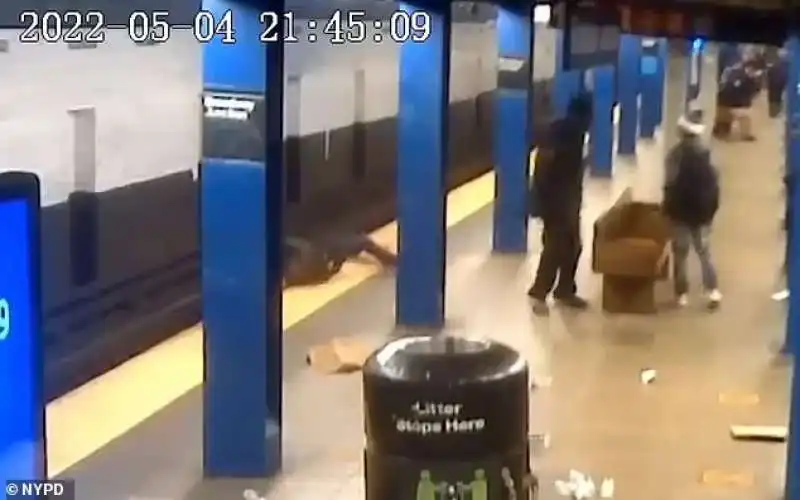 Attacco in metropolitana a New York 5