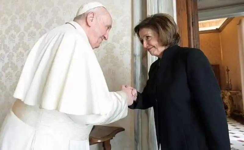 bergoglio con nancy pelosi 