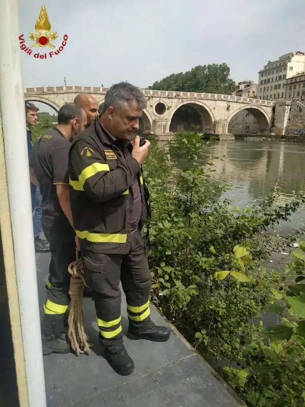 cadavere ritrovato nel tevere 