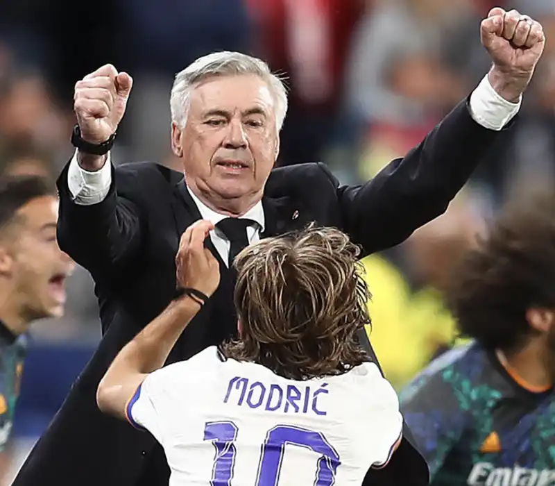 carlo ancelotti esulta con modric