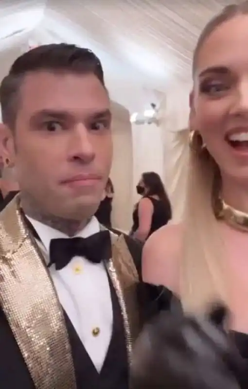 chiara ferragni e fedez al met gala 2022 5