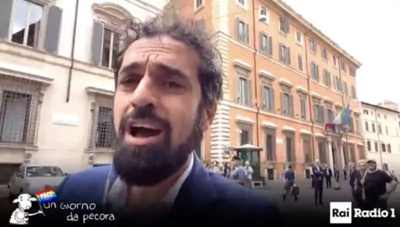 dino giarrusso canta a un giorno da pecora  