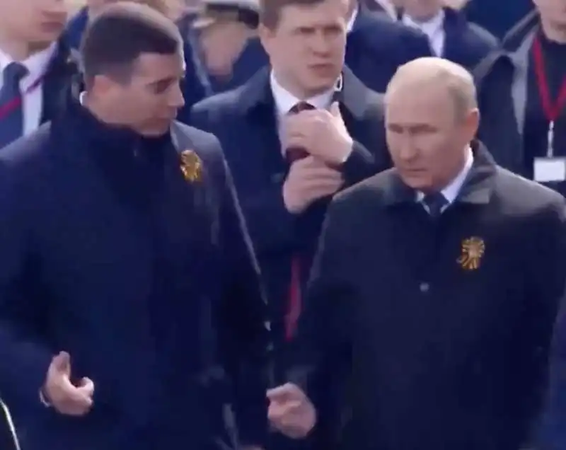 dmitry kovalev vladimir putin alla parata della vittoria   2