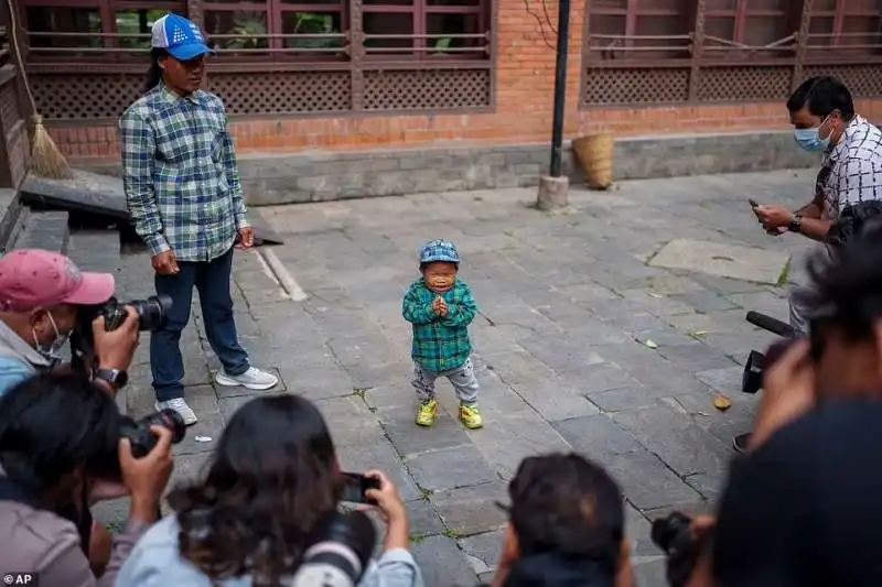 dor bahadur khapangi, adolescente piu basso del mondo 8