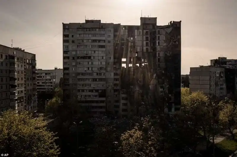 Edificio bombardato a Kharkiv