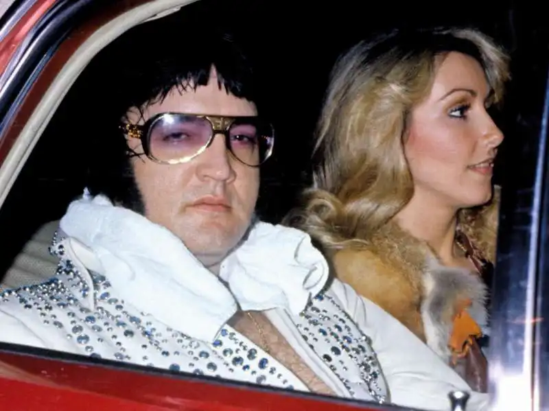 elvis e linda thompson nel 1976