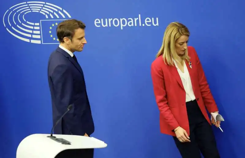 emmanuel macron roberta metsola 