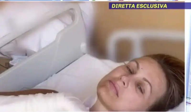 eva henger in diretta dall ospedale a pomeriggio cinque   4