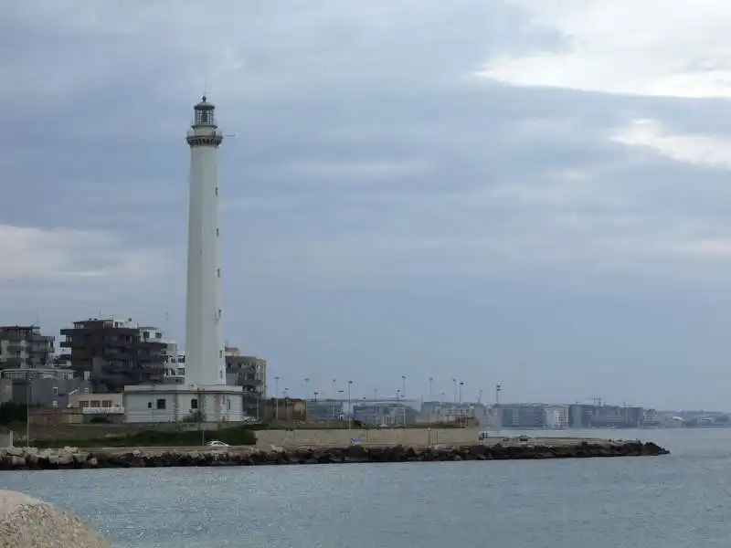 faro di san cataldo bari  