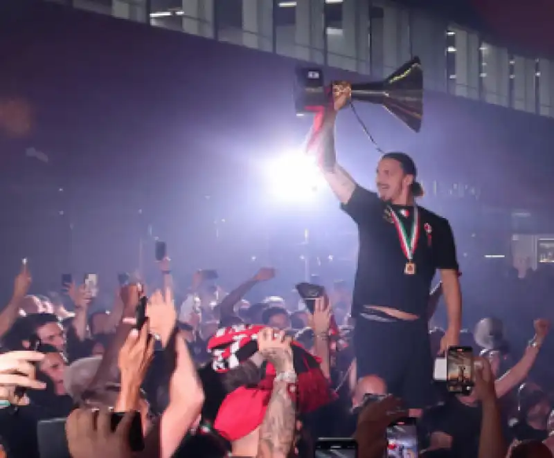 festa scudetto milan ibra