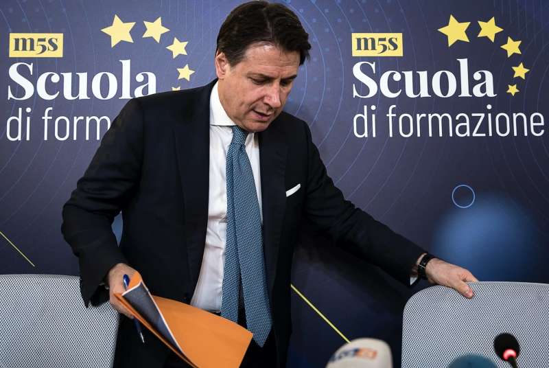 giuseppe conte scuola di formazione m5s 1