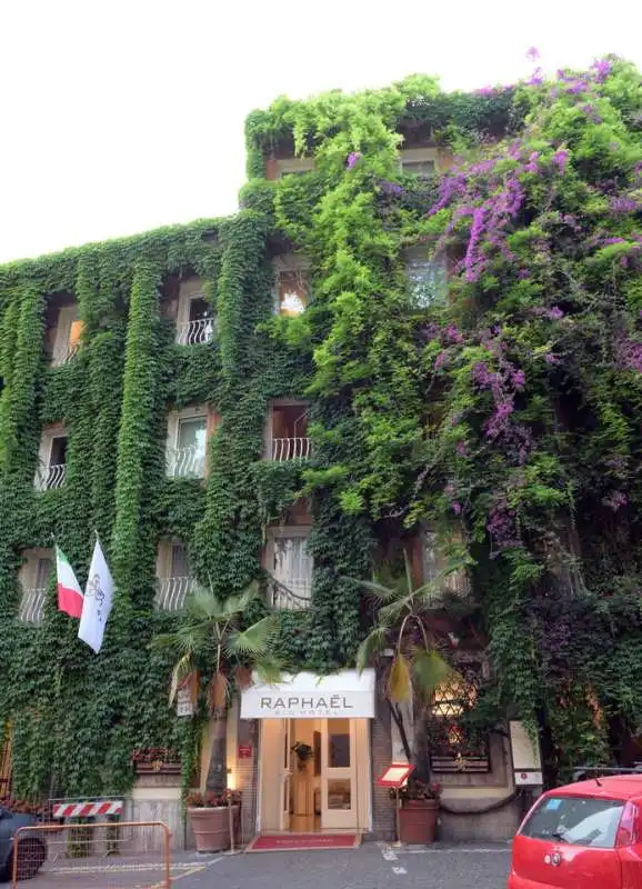 hotel raphael