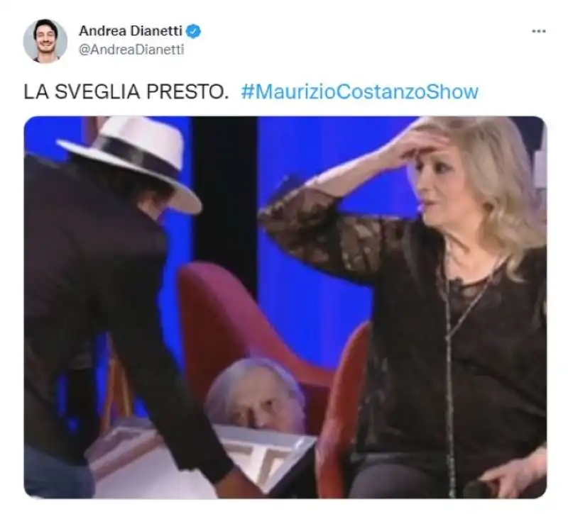 i tweet sulla rissa tra mughini e sgarbi al costanzo show 3