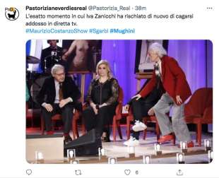 i tweet sulla rissa tra mughini e sgarbi al costanzo show 6