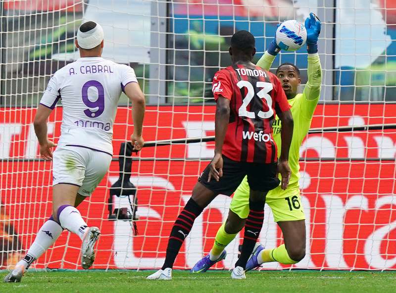 il portiere del milan mike maignan 1