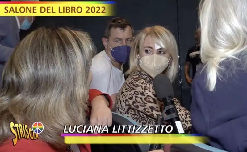 il servizio di striscia la notizia dal salone del libro di torino   3