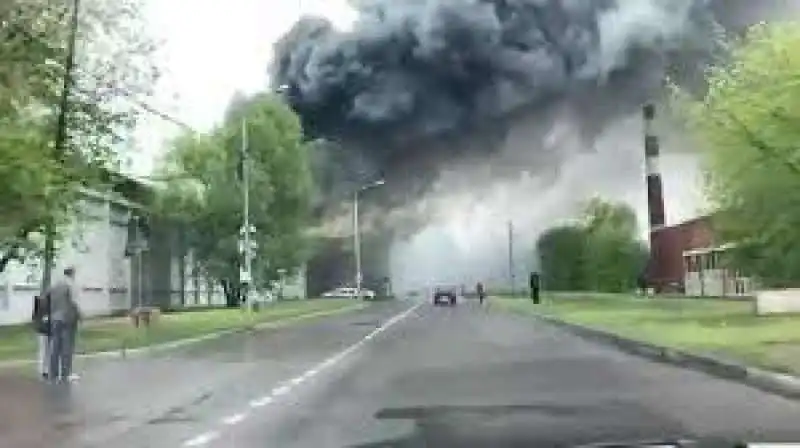 INCENDIO EDIFICIO INDUSTRIALE MOSCA 