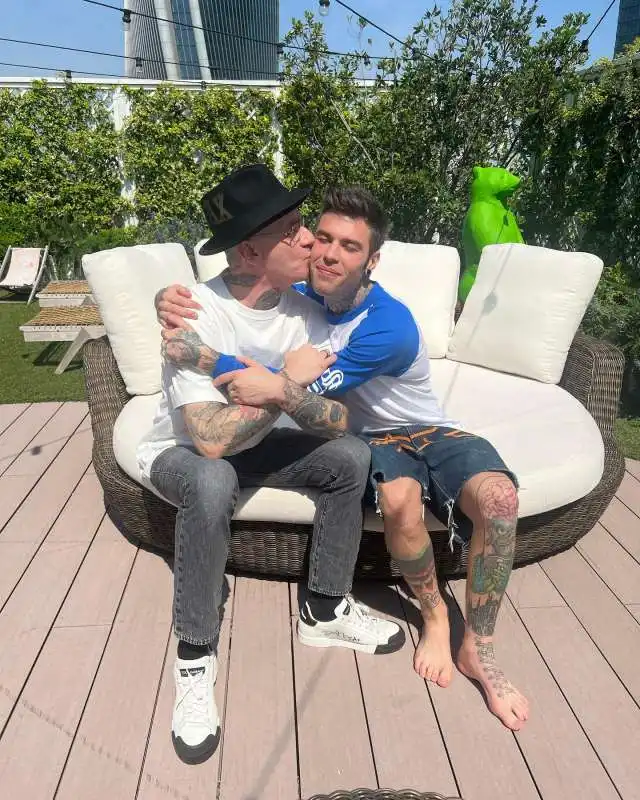 j ax e fedez fanno pace   4