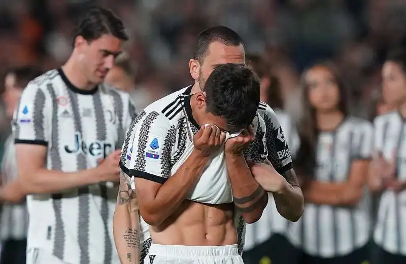 le lacrime di paulo dybala mentre saluta la juventus 1