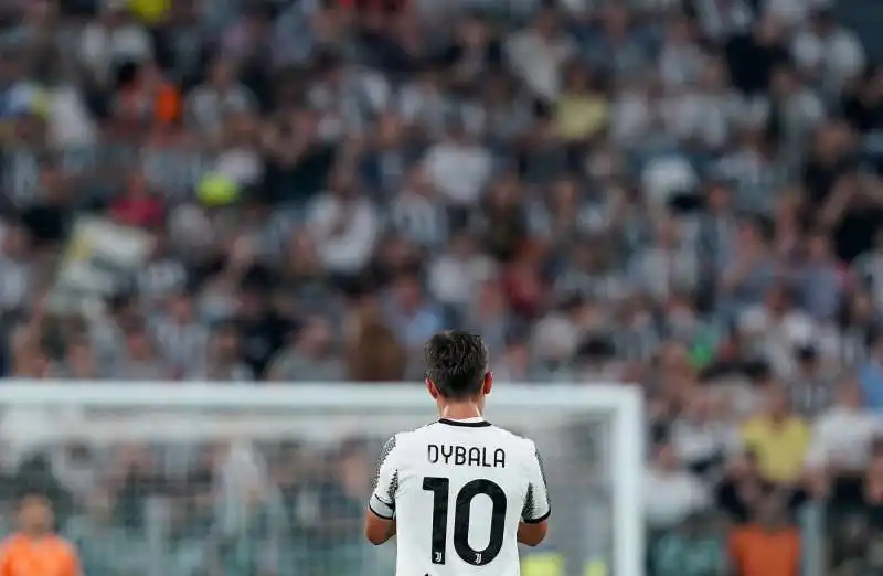 le lacrime di paulo dybala mentre saluta la juventus 15