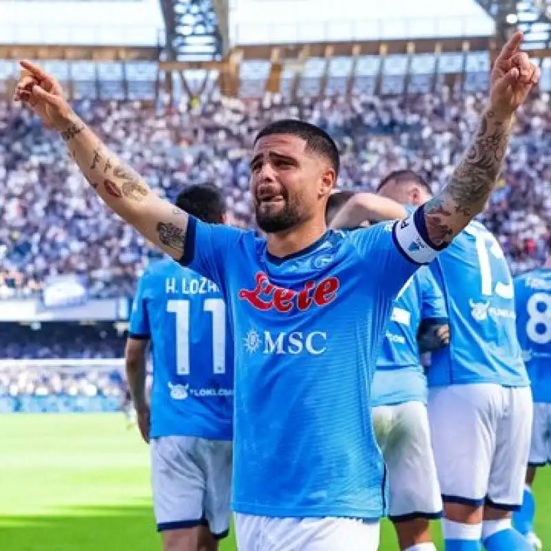 lorenzo insigne all ultima partita con il napoli al maradona 1