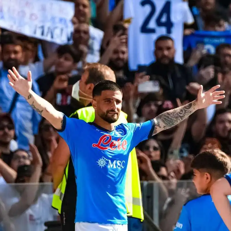 lorenzo insigne all ultima partita con il napoli al maradona 18