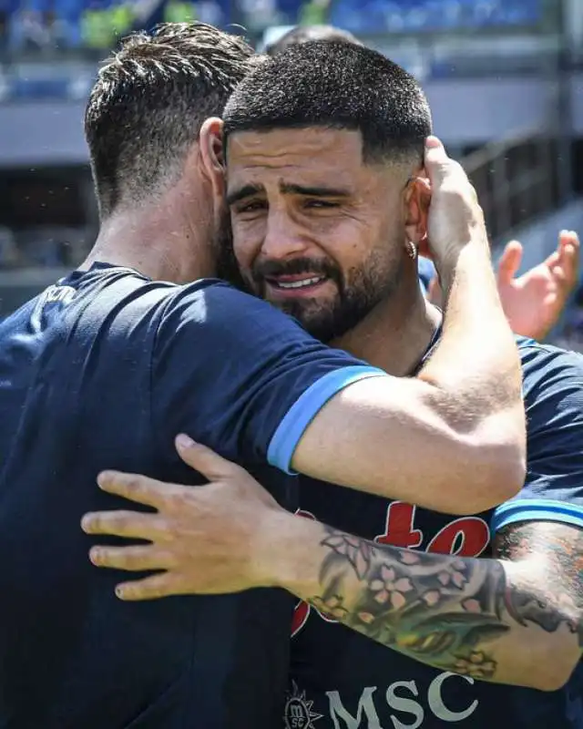 lorenzo insigne all ultima partita con il napoli al maradona 3