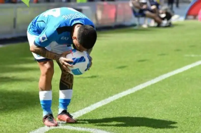 lorenzo insigne all ultima partita con il napoli al maradona 6