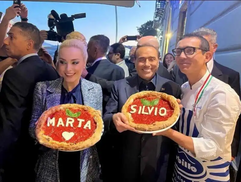 MARTA FASCINA E SILVIO BERLUSCONI DA SORBILLO A NAPOLI 