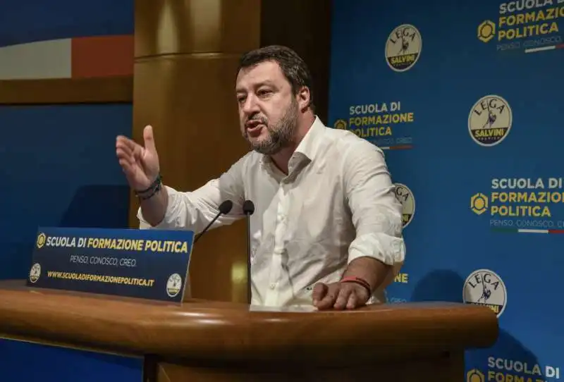 matteo salvini alla scuola di formazione politica della lega