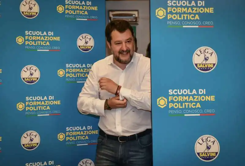 matteo salvini alla scuola di formazione politica della lega