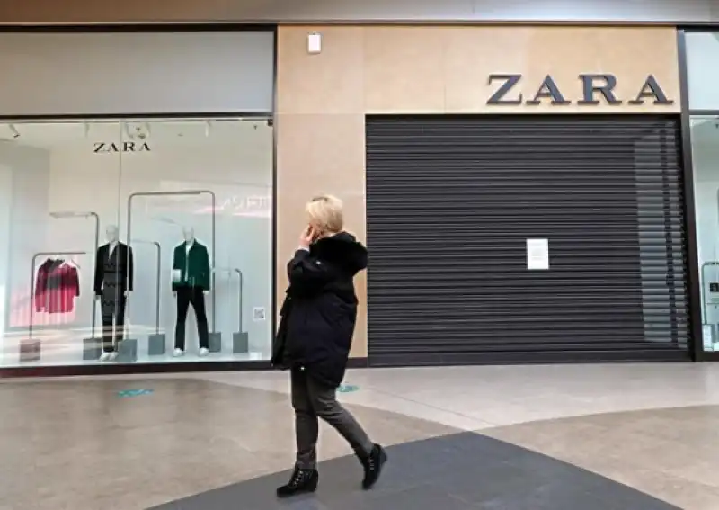 mosca negozio di zara chiuso