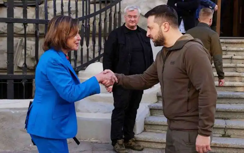 NANCY PELOSI CON ZELENSKY A KIEV 