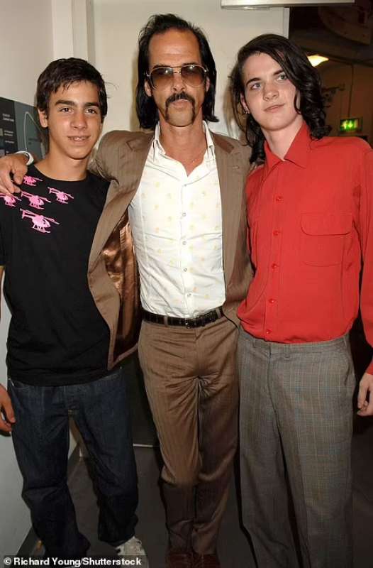 nick cave con i figli luke e jethro