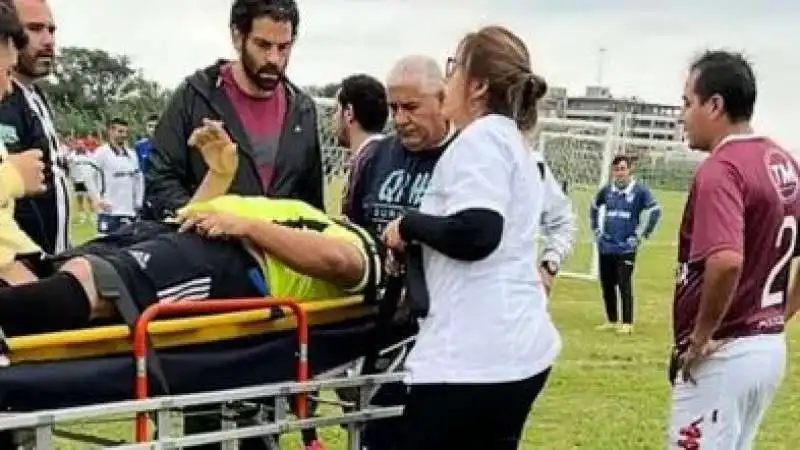 Oscar Antonio Perez arbitro argenitno colpito da un arma da fuoco durante partita 